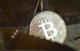 政策与资金博弈，市场波动加剧