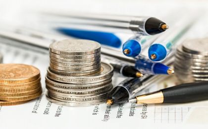 特朗普升级关税威胁，欧盟和苹果成新目标；英伟达将为中国市场推出新芯片