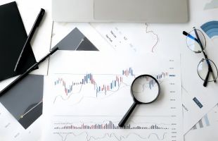 美股科技股承压港股低开震荡 中海油(00883.HK)第三季营收1,048.95亿元人民币