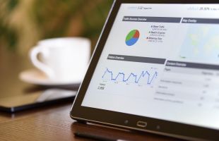 港股失守二万六关口 人行宽松政策稳预期